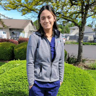 Naiya, Assistant